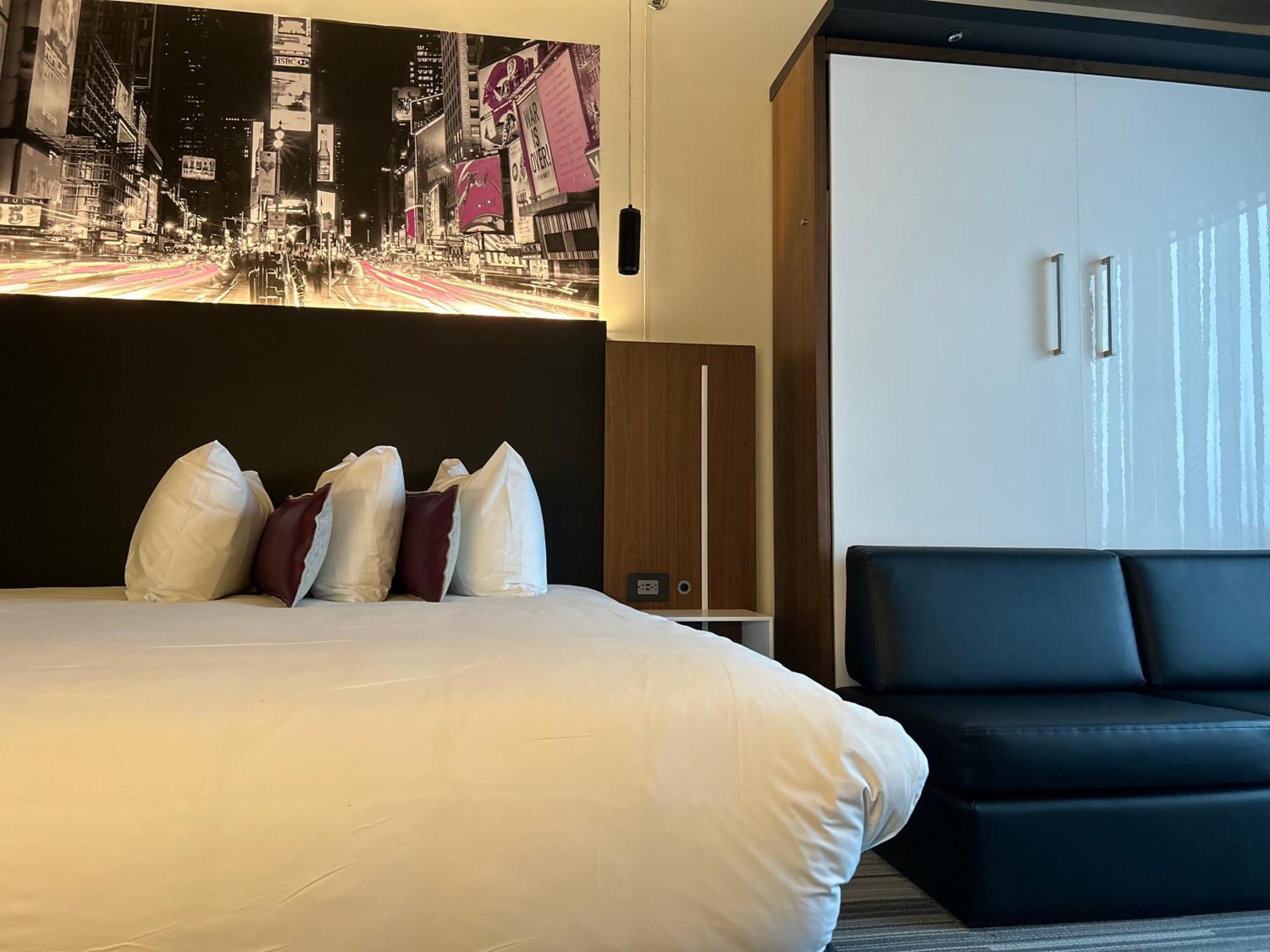 Grand Hotel Times Blainville-Mirabel Экстерьер фото